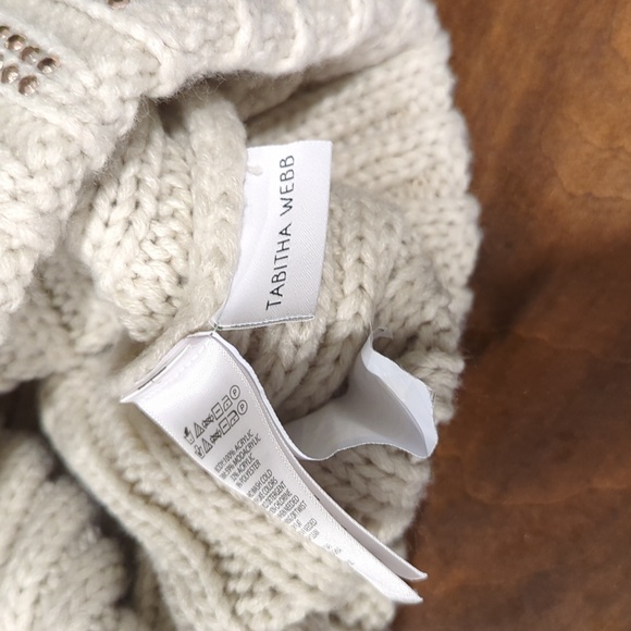 4 hat bundle ❄️❄️❄️❄️❄️ - Picture 5 of 5